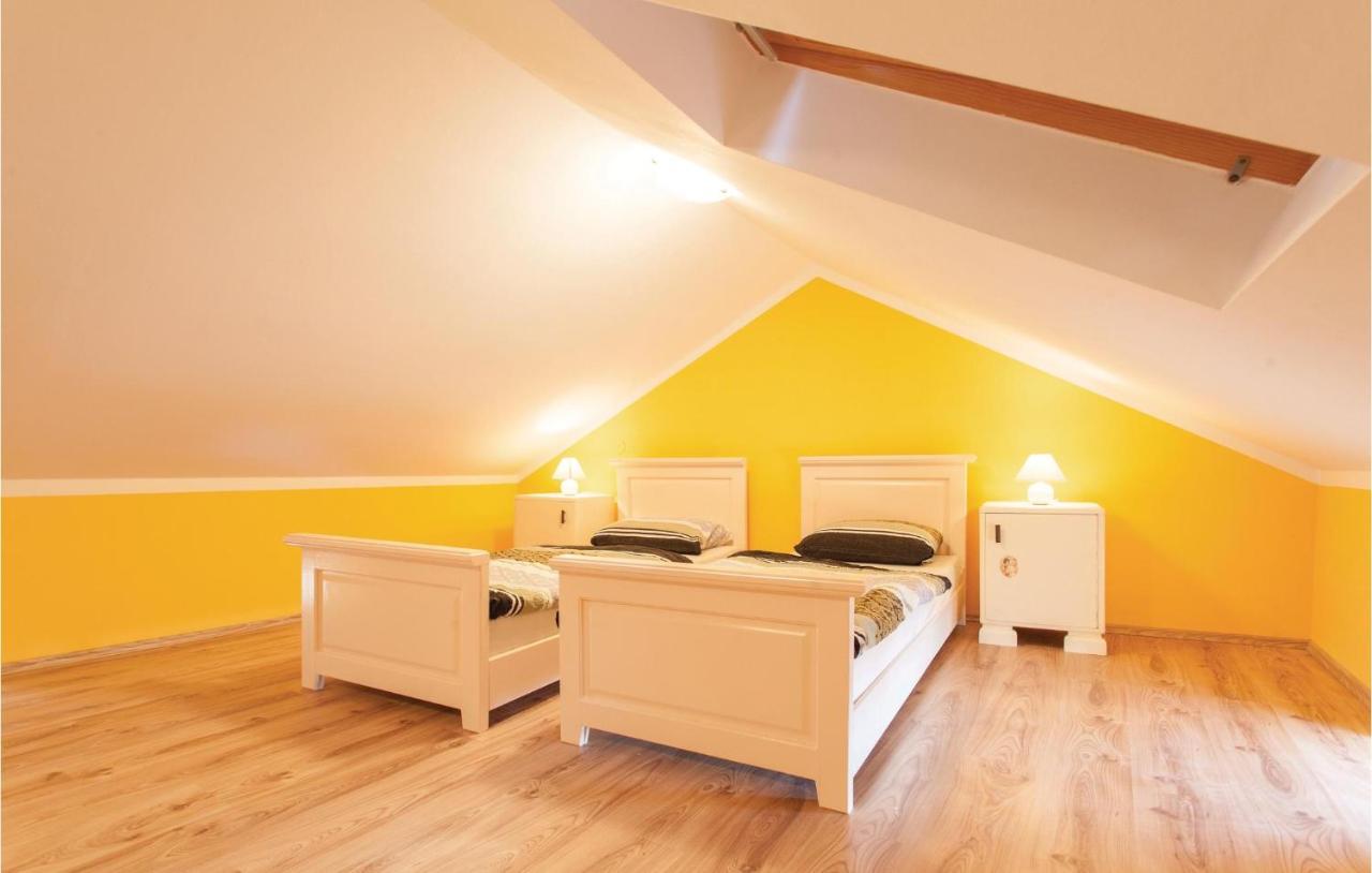 1 Bedroom Beautiful Apartment In オミサリ エクステリア 写真